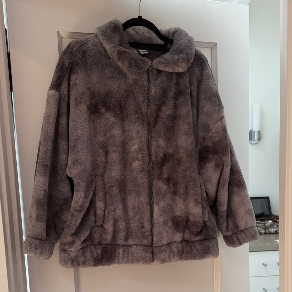 Old Navy Faux Fur Teddy Jacket in Gray Taupe